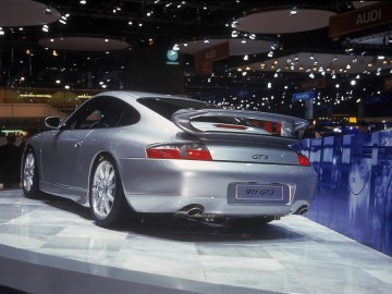Od 356 do Mission E Cross Turismo - 70 lat debiut&oacute;w Porsche